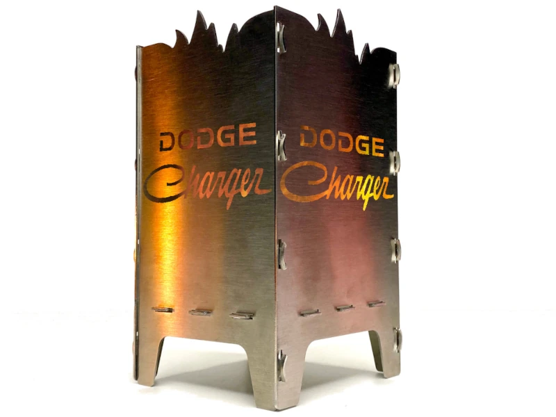 Gelasertes Dodge Charger Teelicht